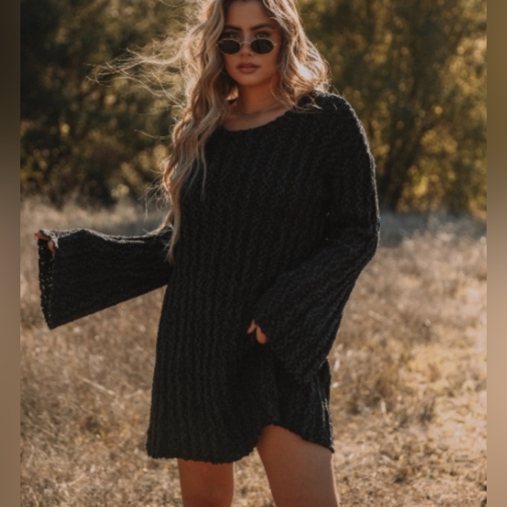PEACH LOVE CALIFORNIA Black Flare Bell Sleeves Mini Sweater Dress - Picture 5 of 7